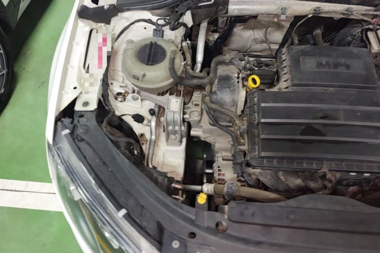 Used Skoda Octavia 2017 1.6L Automatic Chuanxing Edition Engine Bay Right