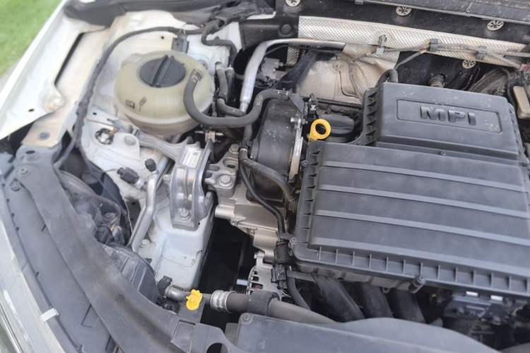 Used Skoda Octavia 2017 1.6L Automatic Chuanxing Edition Engine Bay Right