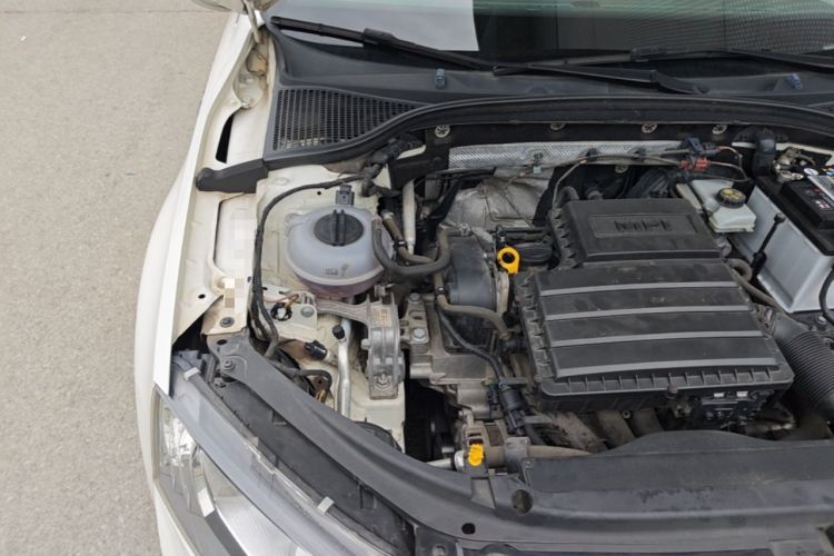 Used Skoda Octavia 2017 1.6L Automatic Chuanxing Edition Engine Bay Right