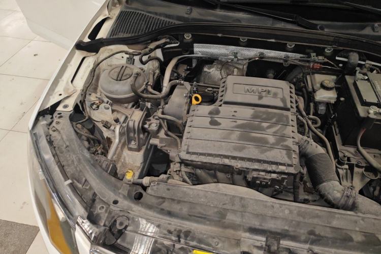 Used Skoda Octavia 2017 1.6L Automatic Front-Wheel Drive Model Engine Bay Right