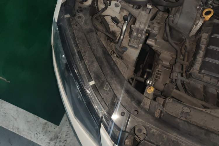Used Skoda Octavia 2017 1.6L Automatic Chuanxing Edition Engine Bay Right