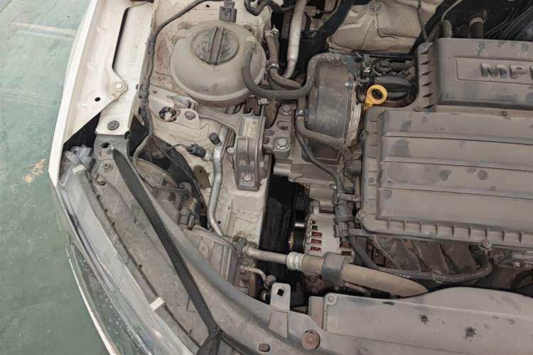 Used Skoda Octavia 2017 1.6L Automatic Chuanxing Edition Engine Bay Right