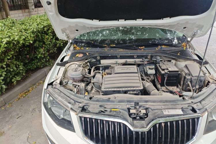 Used Skoda Octavia 2017 1.6L Manual Trend Edition Engine Bay Right