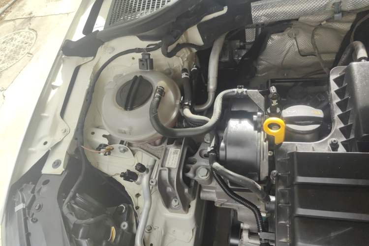 Used Skoda Octavia 2017 1.6L Manual Smart Drive Edition Engine Bay Right
