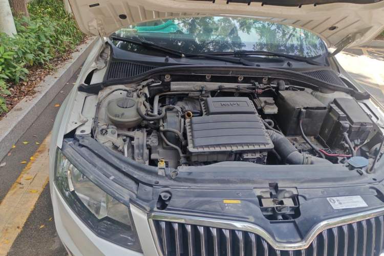 Used Skoda Octavia 2017 1.6L Manual Trend Edition Engine Bay Right