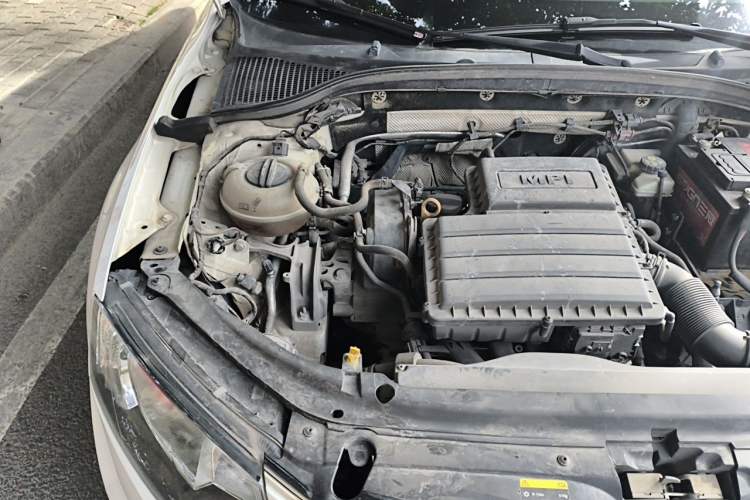 Used Skoda Octavia 2017 1.6L Automatic Smart Drive Edition Engine Bay Right