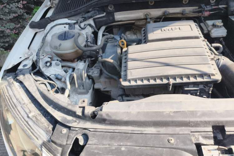 Used Skoda Octavia 2017 1.6L Manual Smart Drive Edition Engine Bay Right