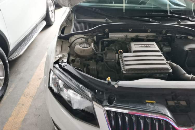 Used Skoda Octavia 2017 1.6L Automatic Smart Drive Edition Engine Bay Right