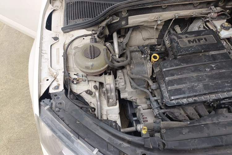 Used Skoda Octavia 2017 1.6L Automatic Chuanxing Edition Engine Bay Right