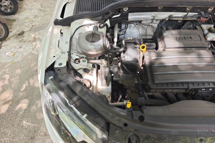 Used Skoda Octavia 2017 1.6L Automatic Smart Drive Edition Engine Bay Right