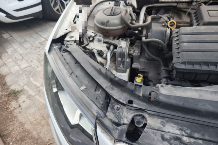 Used Skoda Octavia 2017 1.6L Automatic Front-Wheel Drive Model Engine Bay Right