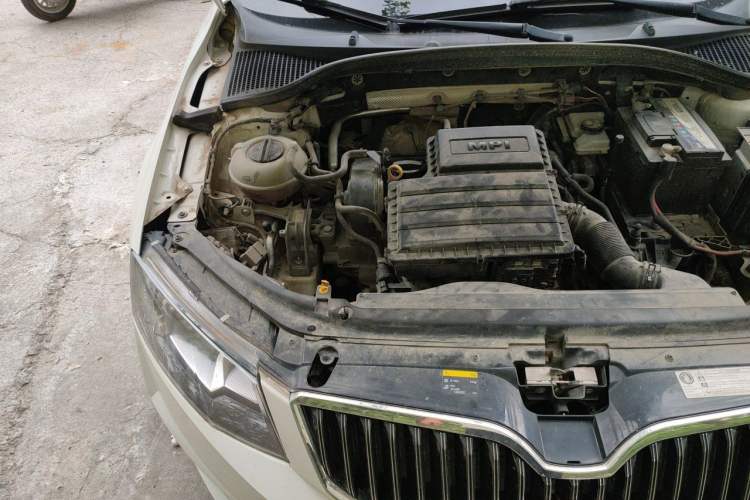 Used Skoda Octavia 2017 1.6L Automatic Smart Drive Edition Engine Bay Right