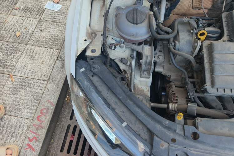 Used Skoda Octavia 2017 1.6L Automatic Chuanxing Edition Engine Bay Right