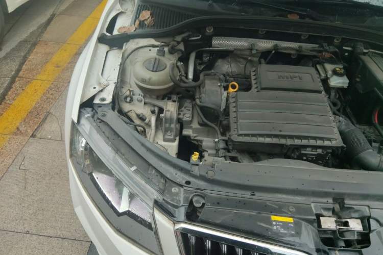 Used Skoda Octavia 2017 1.6L Automatic Smart Drive Edition Engine Bay Right