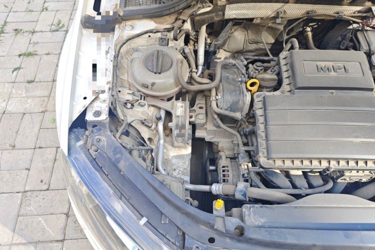 Used Skoda Octavia 2017 1.6L Automatic Chuanxing Edition Engine Bay Right