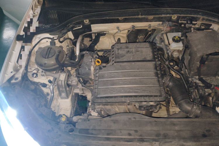 Used Skoda Octavia 2017 1.6L Automatic Chuanxing Edition Engine Bay Right