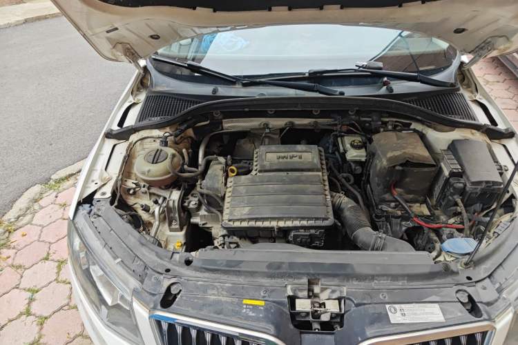 Used Skoda Octavia 2017 1.6L Automatic Chuanxing Edition Engine Bay Right
