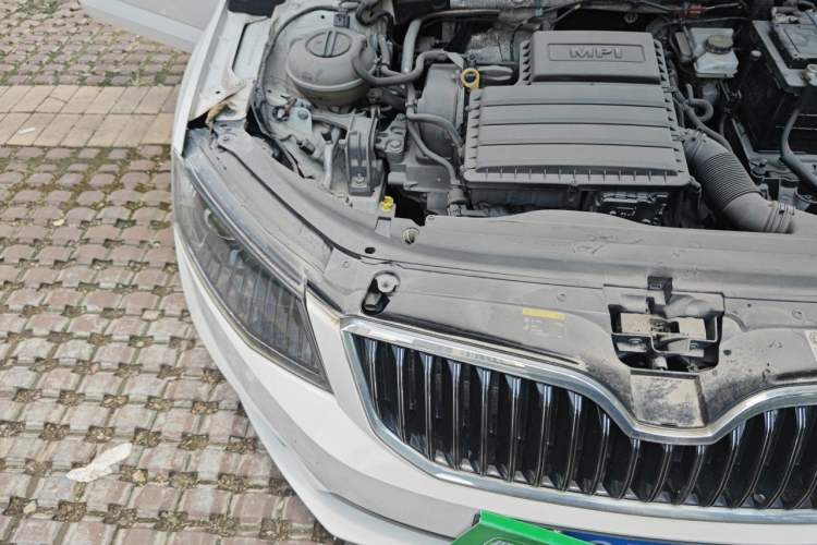 Used Skoda Octavia 2017 1.6L Automatic Smart Drive Edition Engine Bay Right