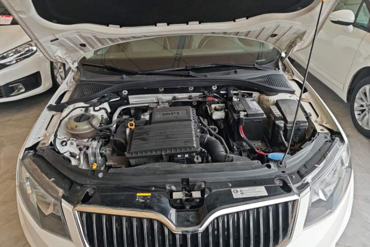 Used Skoda Octavia 2017 1.6L Automatic Chuanxing Edition Engine Bay