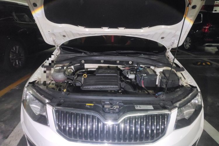 Used Skoda Octavia 2017 1.6L Automatic Chuanxing Edition Engine Bay