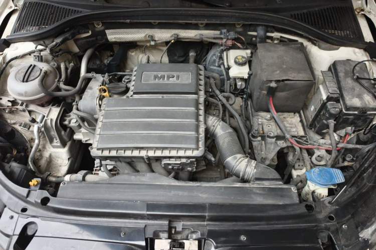 Used Skoda Octavia 2017 1.6L Automatic Front-Wheel Drive Model Engine Bay