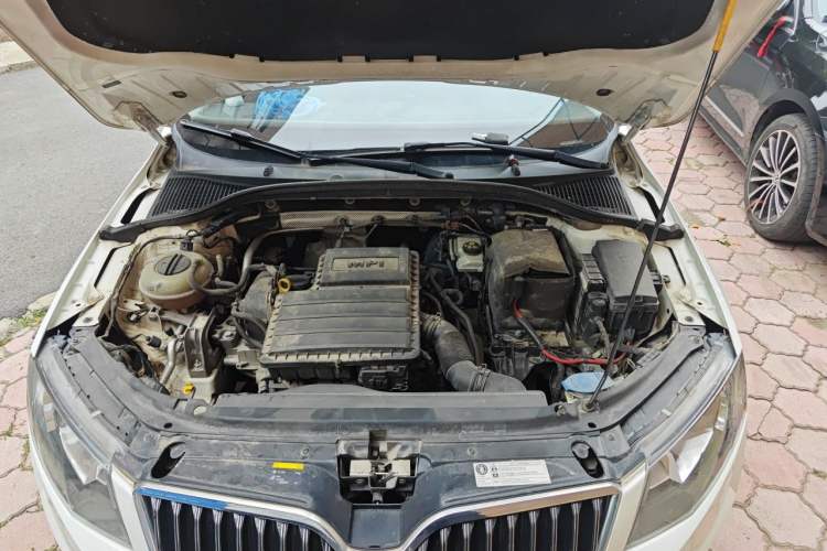 Used Skoda Octavia 2017 1.6L Automatic Chuanxing Edition Engine Bay