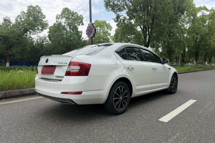 Used Skoda Octavia 2017 1.6L Automatic Smart Drive Edition Exterior 1