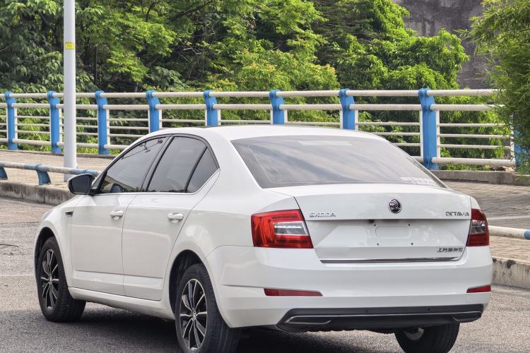 Used Skoda Octavia 2017 TSI280 DSG Smart Drive Edition Exterior 10