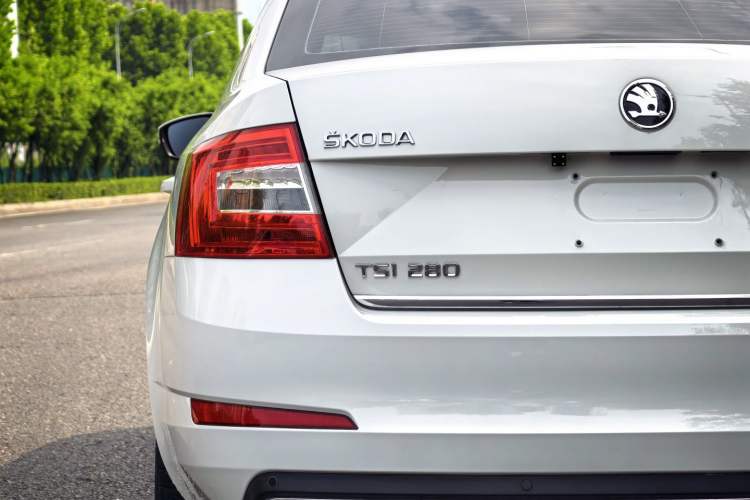 Used Skoda Octavia 2017 TSI280 DSG Smart Drive Edition Exterior 11