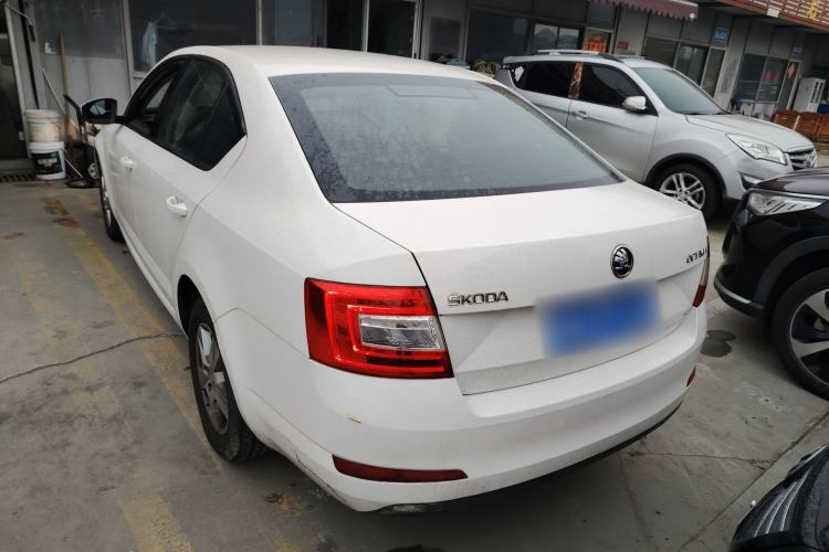 Used Skoda Octavia 2017 Classic Model 1.6L Automatic Standard Edition Exterior 2