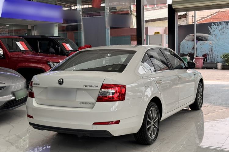 Used Skoda Octavia 2017 1.6L Automatic Chuanxing Edition Exterior 2