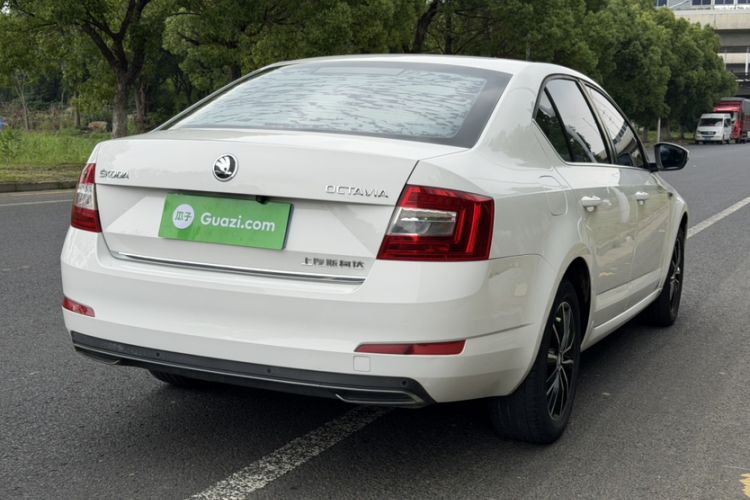 Used Skoda Octavia 2017 1.6L Automatic Smart Drive Edition Exterior 2