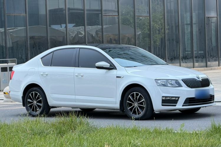 Used Skoda Octavia 2017 1.6L Automatic Smart Drive Edition Exterior 2