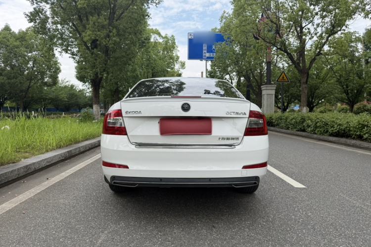 Used Skoda Octavia 2017 1.6L Automatic Smart Drive Edition Exterior 2