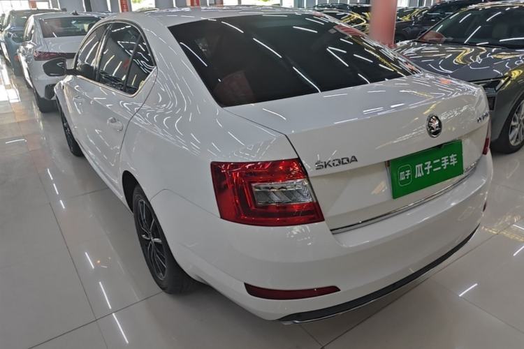 Used Skoda Octavia 2017 1.6L Automatic Smart Drive Edition Exterior 2