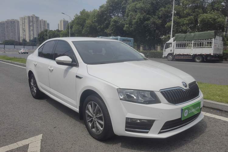 Used Skoda Octavia 2017 1.6L Automatic Chuanxing Edition Exterior 2