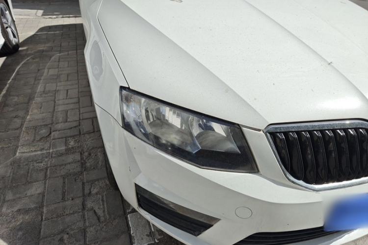 Used Skoda Octavia 2017 Classic Model 1.6L Automatic Standard Edition Exterior 2