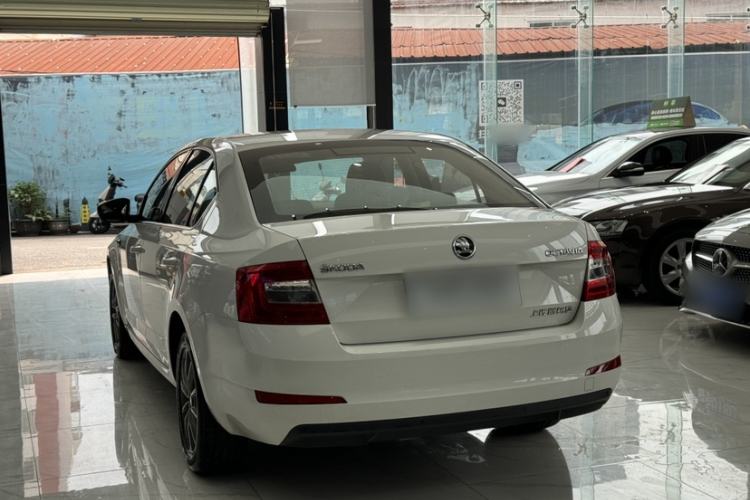Used Skoda Octavia 2017 1.6L Automatic Chuanxing Edition Exterior 3