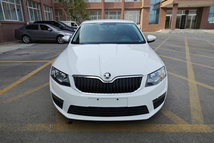 Used Skoda Octavia 2017 Classic Model 1.6L Automatic Standard Edition Exterior 3