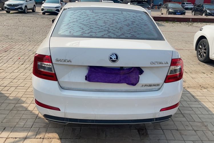 Used Skoda Octavia 2017 1.6L Automatic Smart Drive Edition Exterior 3