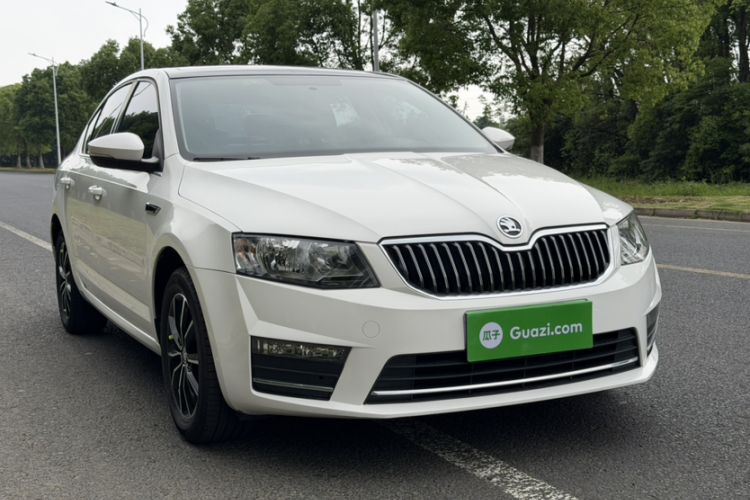Used Skoda Octavia 2017 1.6L Automatic Smart Drive Edition Exterior 3