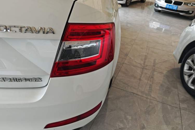 Used Skoda Octavia 2017 1.6L Automatic Chuanxing Edition Exterior 3