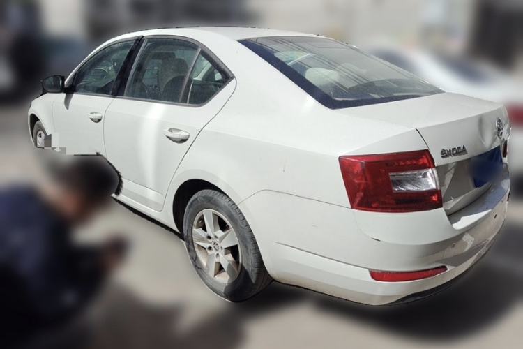 Used Skoda Octavia 2017 Classic Model 1.6L Automatic Standard Edition Exterior 3