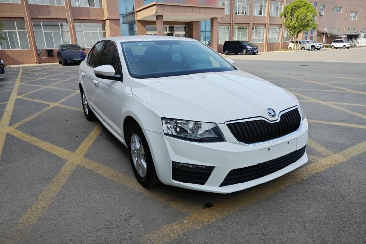 Used Skoda Octavia 2017 Classic Model 1.6L Automatic Standard Edition Exterior 4
