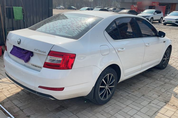 Used Skoda Octavia 2017 1.6L Automatic Smart Drive Edition Exterior 4