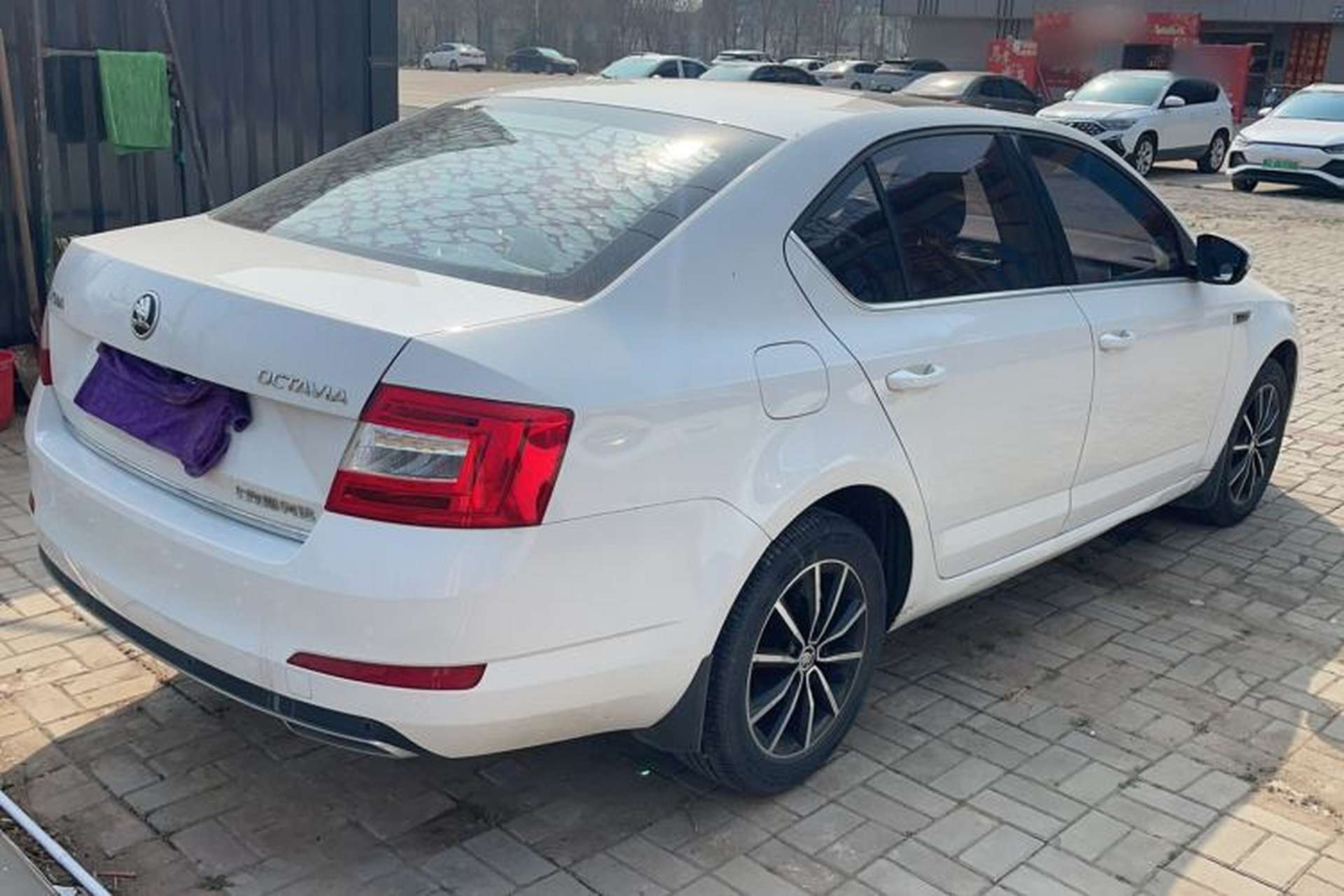 Used Skoda Octavia 2017 1.6L Automatic Smart Drive Edition Exterior 4