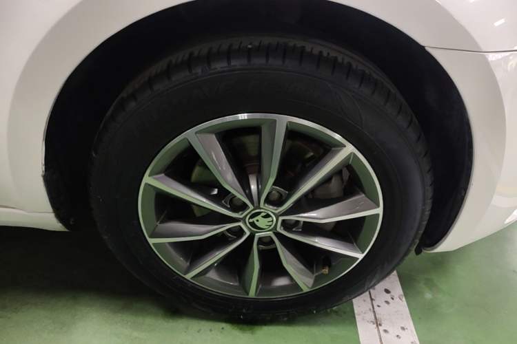 Used Skoda Octavia 2017 1.6L Automatic Chuanxing Edition Exterior 4
