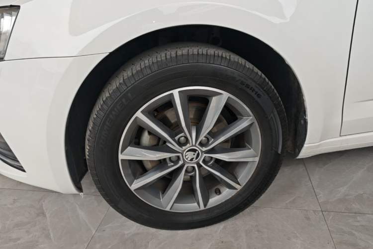 Used Skoda Octavia 2017 1.6L Automatic Chuanxing Edition Exterior 4