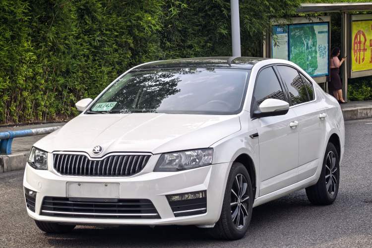 Used Skoda Octavia 2017 TSI280 DSG Smart Drive Edition Exterior 4