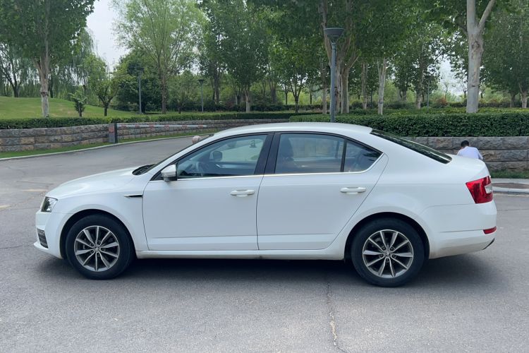 Used Skoda Octavia 2017 1.6L Automatic Chuanxing Edition Exterior 5